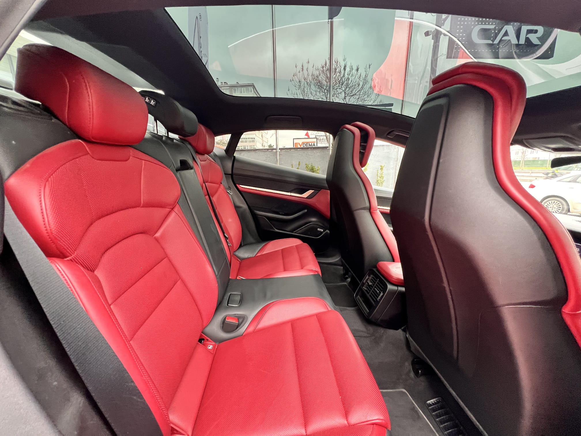 Porsche Taycan - 6