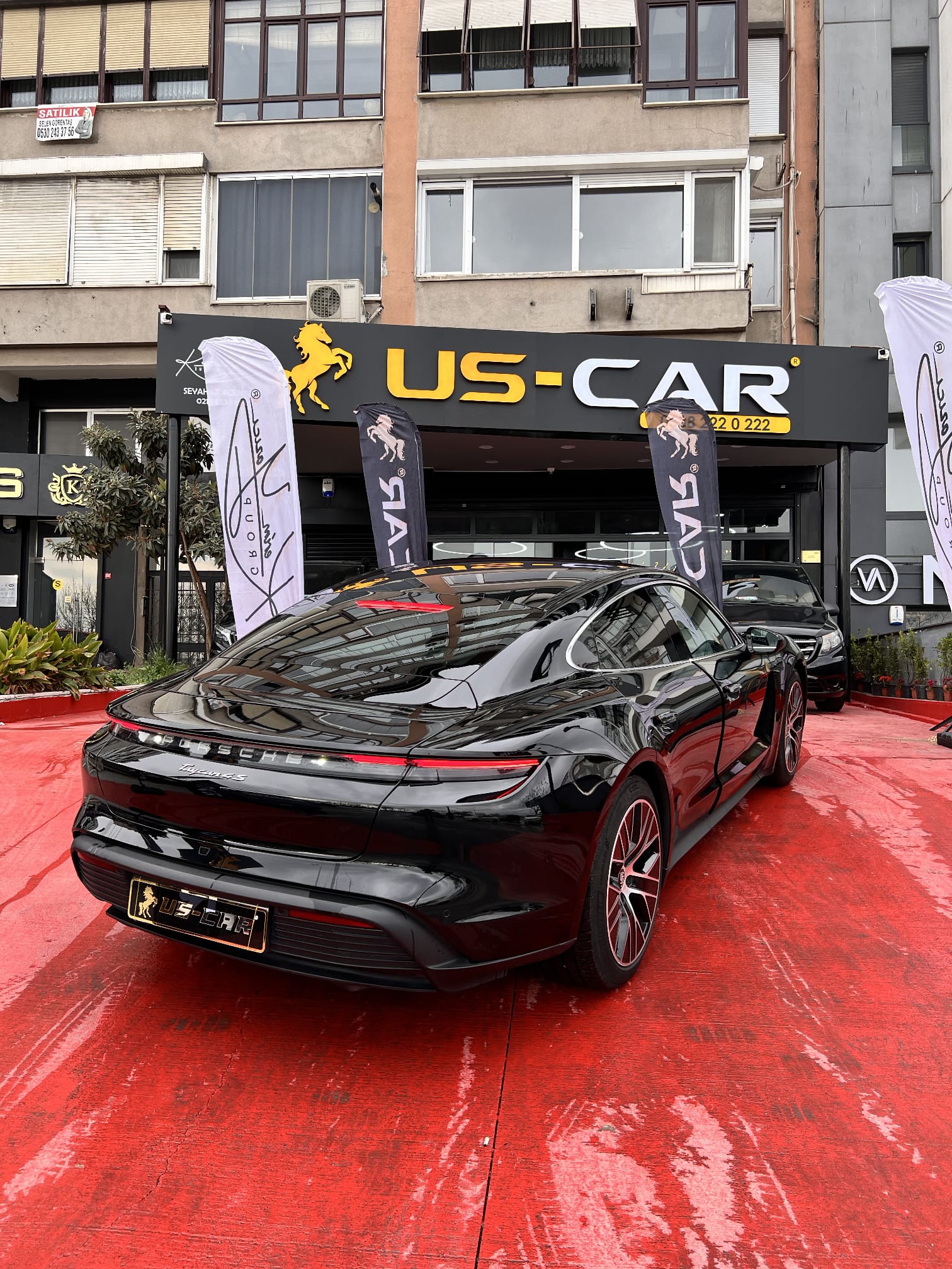 Porsche Taycan - 10