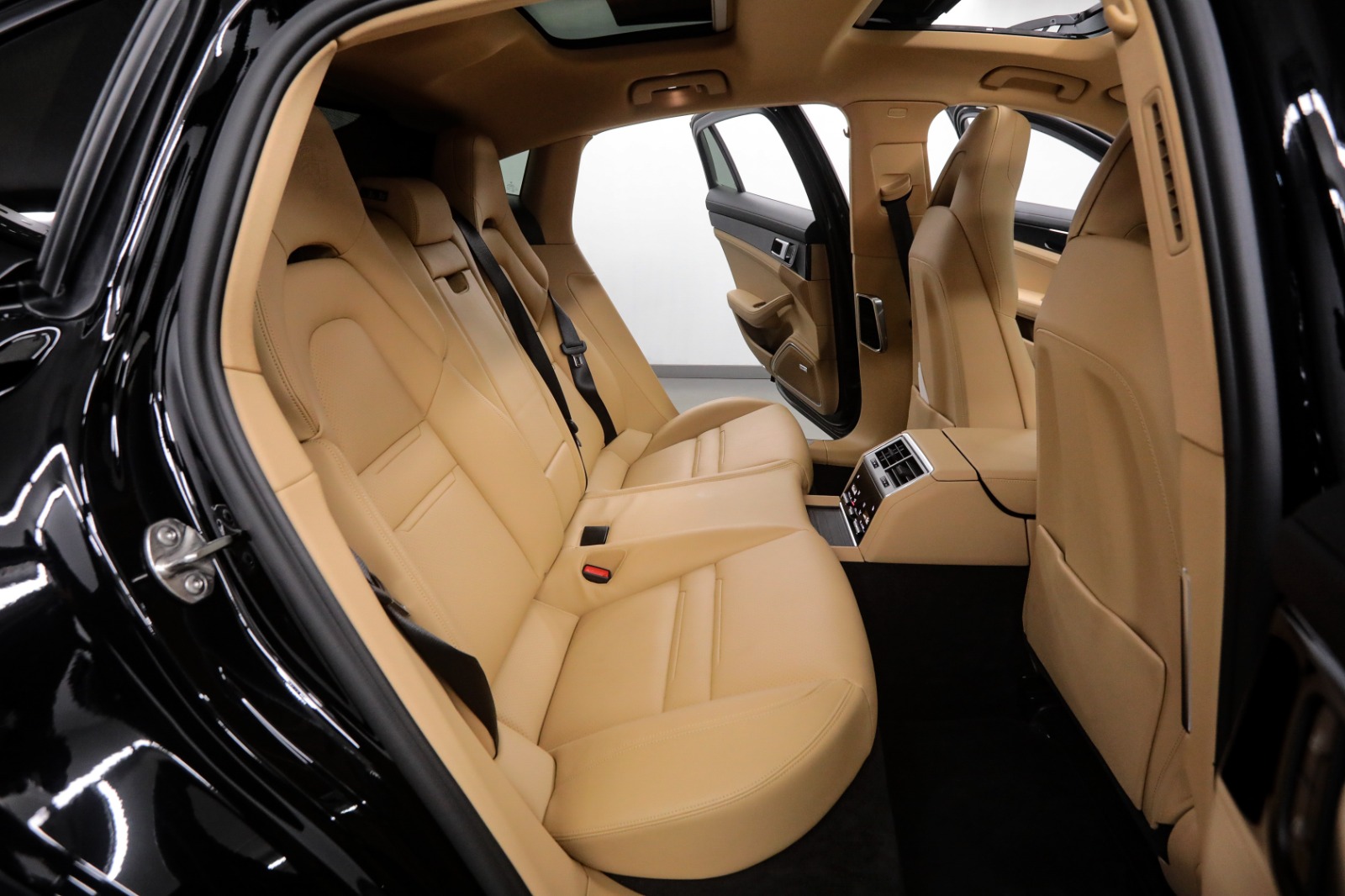 Porsche Panamera - 4